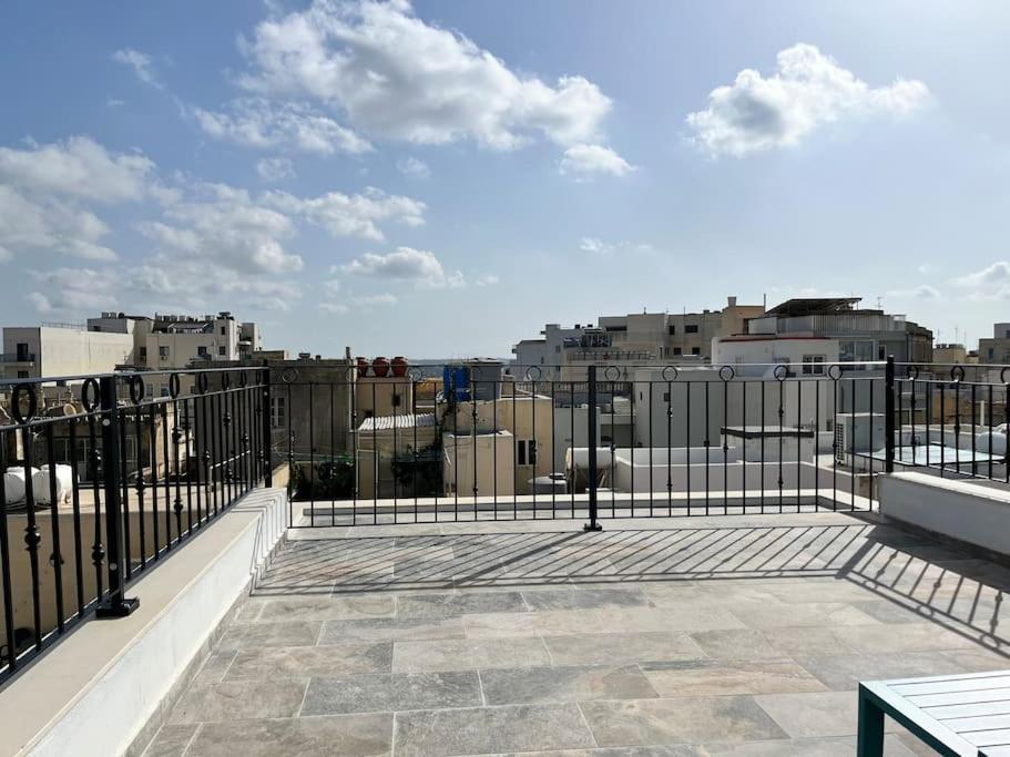 Beautiful 4-Bedroom Townhouse In Sliema Extérieur photo